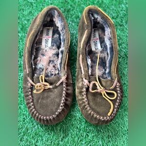 Minnetonka Women’s‎ Brown and Pink Moccasin Shoes Size 8